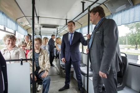 2106_trolley.jpg